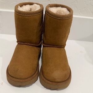 Kids UGG Classic Chestnut boots Size 6T